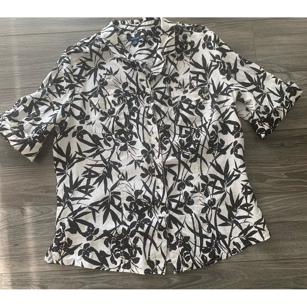 Linen size 16 minimalist boho floral resort Hawaii vacation shirt blouse top